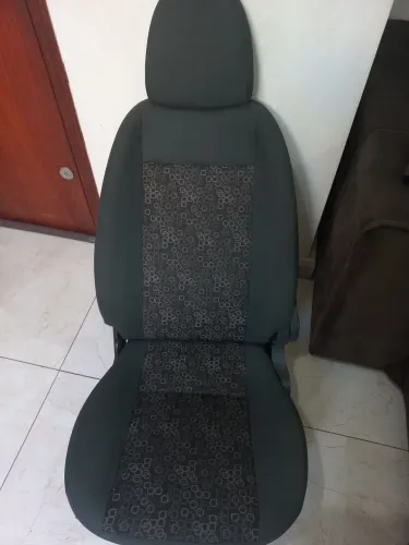 Banco de carro uno.