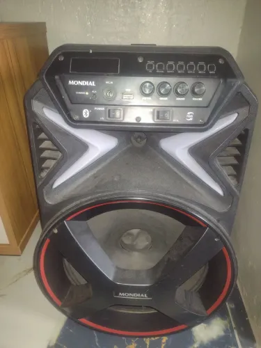 Caixa de Som Mondial, você pode Conectar 2 Caixas CM-400 (via Bluetooth).