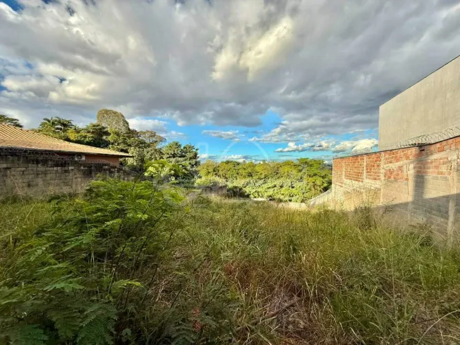 LOTE | BAIRRO GARÇAS | 1.000m² - R$ 795.000,00