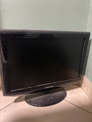 Vendo monitor da Samsung simples pra ir rápido