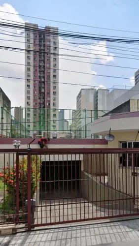 Apartamento no Ed. Brends Hatch, andar alto, com armários e centrais de ar, documetos ok