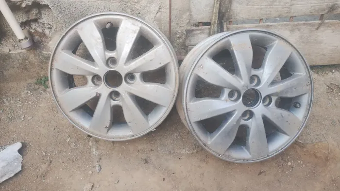 vendo duas rodas de HB 20 aro 14 