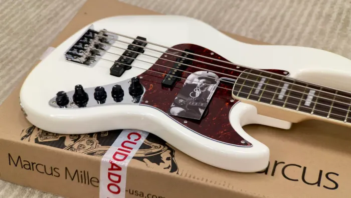Baixo Sire Marcus Miller V7 G2 Alder Branco - Novo na Caixa