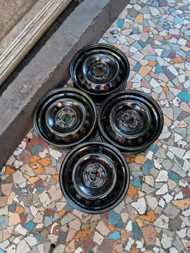 Jogo de rodas de ferro aro 14/4 furos originais Fiat Argo Mobi Cronos e outros 