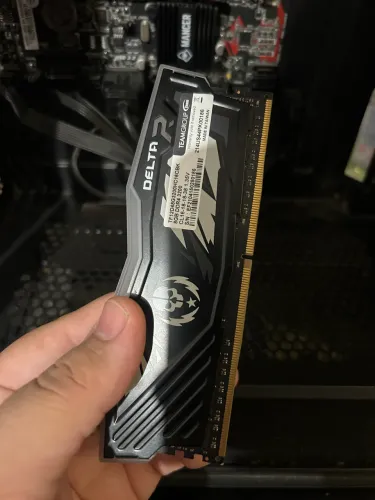AMD athlon 3000g + memória 8gb 2666mhz (gabinete e placa mãe vai de brinde)