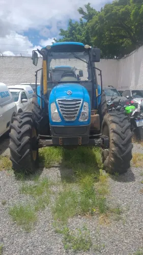 Trator agrícola Plus 100 (LS Tractor) - Cabinado