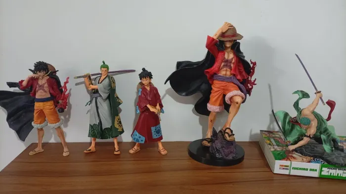 mangás e action figure