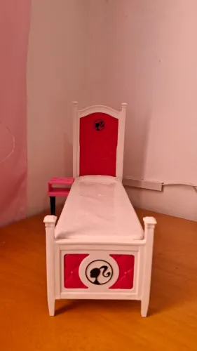 Cama para Barbie