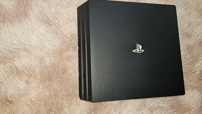 Vídeo Game Sony PS4 Pró 1TB