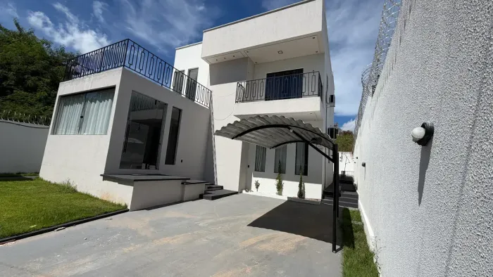 CASA DUPLEX MOBILIADA