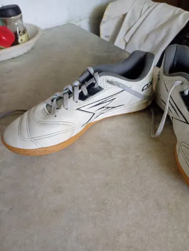 Sapato muito bom de futsal. Excelente!