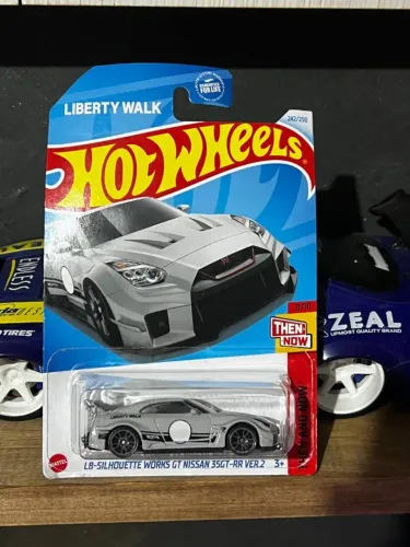Hot Wheels R35 LBWK Cinza Miniatura Carrinho