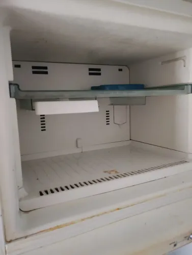 Vendo geladeira funcionando apenas em cima