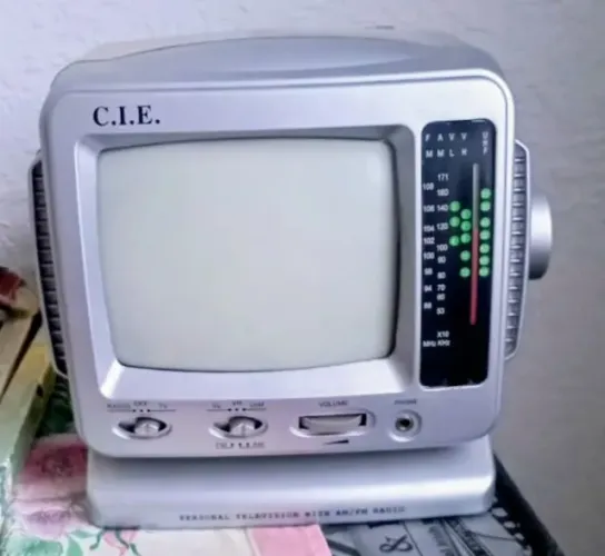 Mini TV E Rádio Antigo 