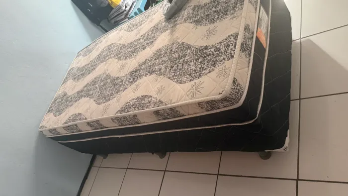 Cama solteiro box semi nova