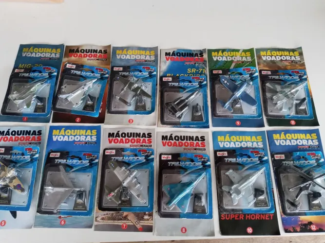 12 miniaturas da Coleção maquinas voadoras lacradas e com revistas completa