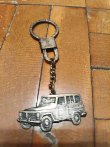 Chaveiro antigo da Jeep Rural em metal
