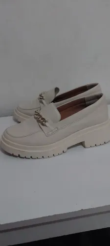 Mocassim branco tamanho 40-41