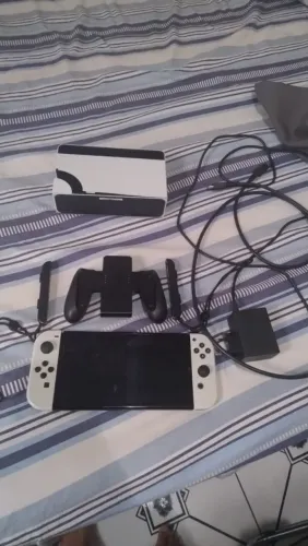 Vende se Nintendo switch OLED com smash bros ultimate e todos os componentes dele
