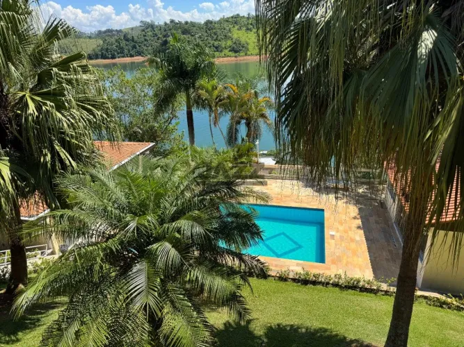 Chácara à venda em Condomínio Fechado com Vista para a Represa no Recanto dos Pássaros,
