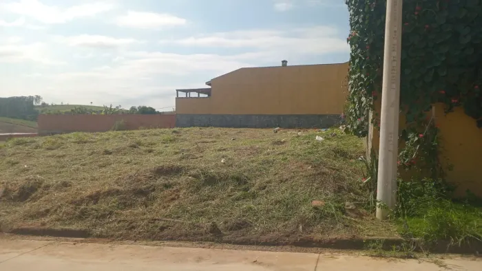 Lindo terreno de chácara 600 metros condomínio fechado
