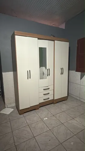 Vendo guarda roupa e uma cama de casal semi novo os dois ótimas condições