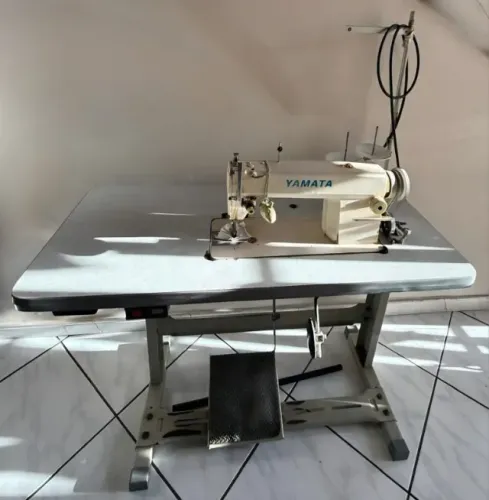 Máquina de costura reta industrial Yamata Dol12h-1