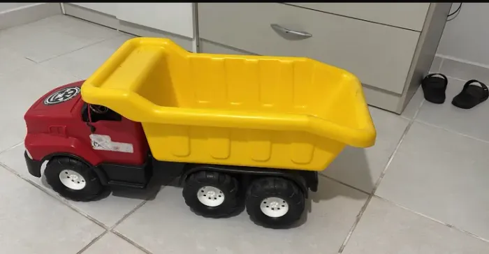 Caminhão brinquedo