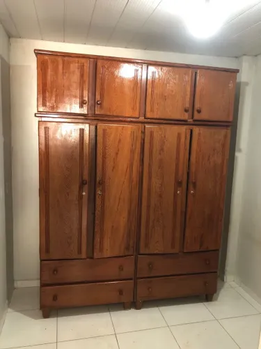 Guarda roupa de casal de madeira angelim pedra semi novo para vim buscar em prazeres