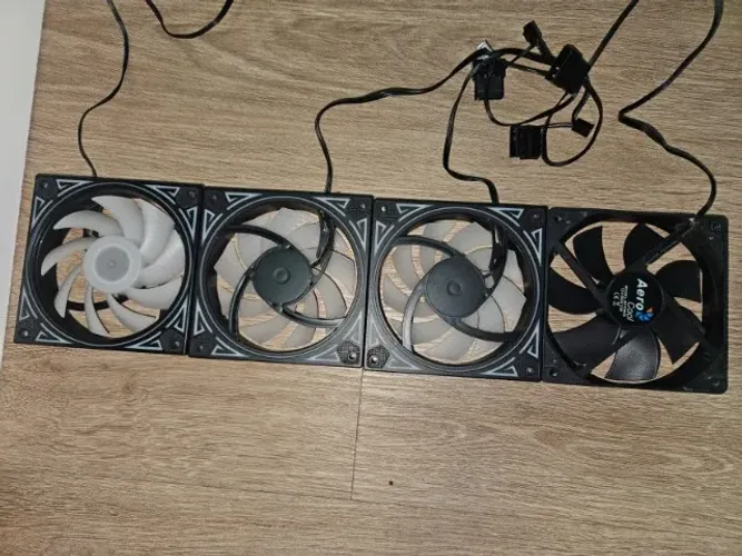 Kit 3 Fans Raybon RGB/Coloridos + 1 Fan Aerocool para PC