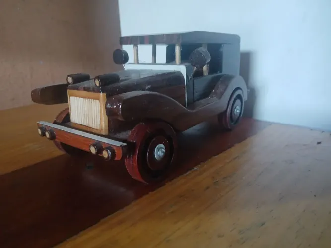 Carro de madeira artesanal