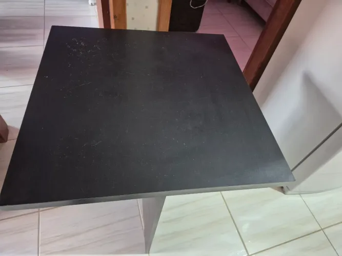 Vendo mesa com banquetas baú