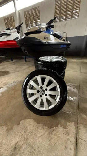 Jogo com 4 rodas originais do Passat + pneus 1600