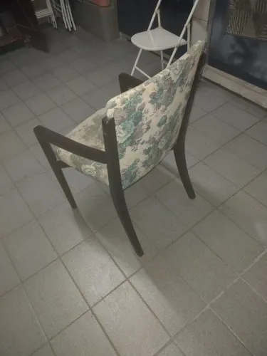 Cadeira bem antiga