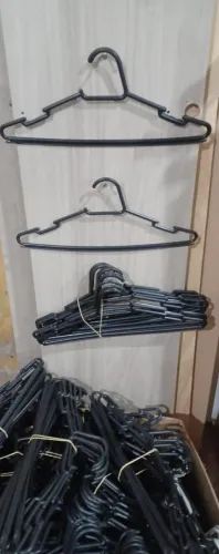 Cabides tamanho adulto, novos.