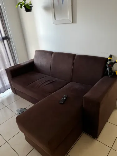 Sofá com chaise