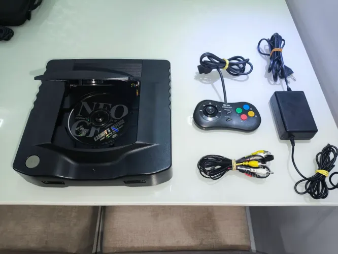 Neo geo cd bem conservado+ jogo original