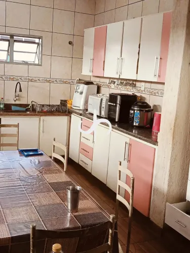 Casa Ampla com 3 Residências no Mesmo Terreno  450 m² - Jardim Bandeirantes