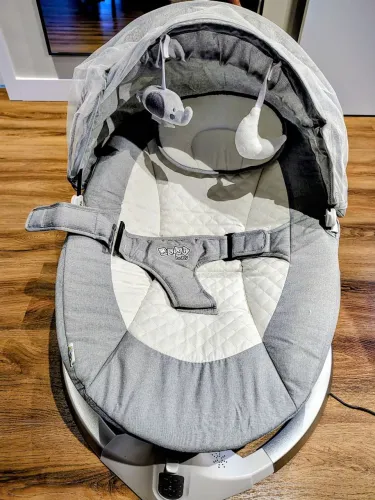 Cadeira de Balanço e Descanso elétrica Fancy Maxi Baby NOVA