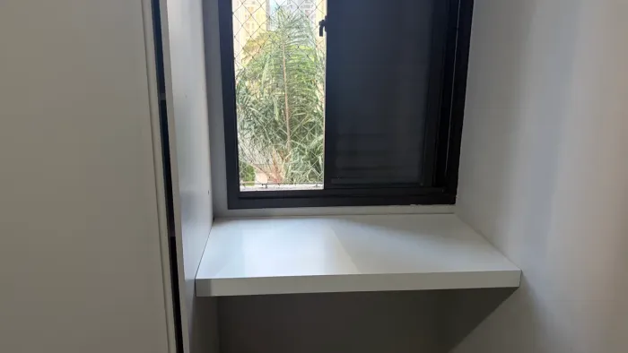 Mesa de estudos - suporte invisível