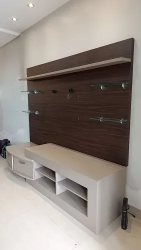 Rack e painel revestidos em lacca