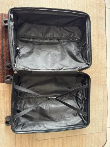 Mala de viagem rígida na cor preta