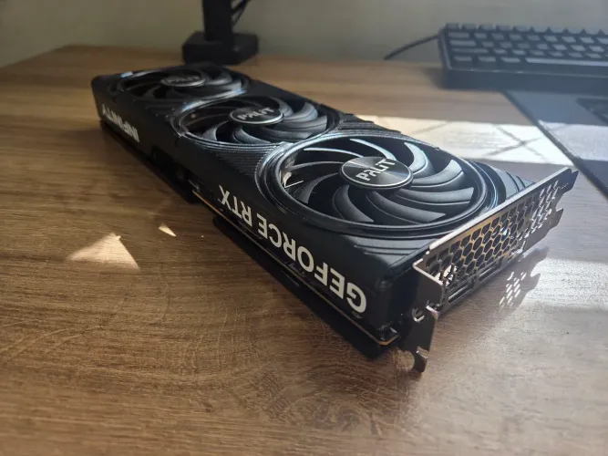 ? [VENDO] Placa de Vídeo Palit NVIDIA GeForce RTX 5060 Infinity 3 (Triple Fan)