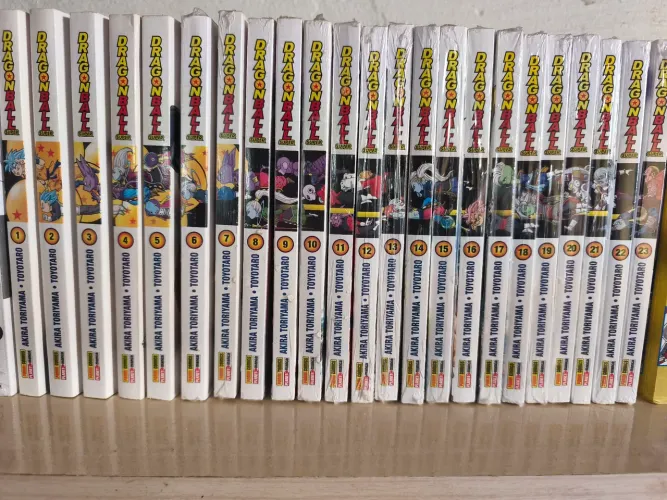 Mangás Dragon Ball Super volumes 1 ao 23.