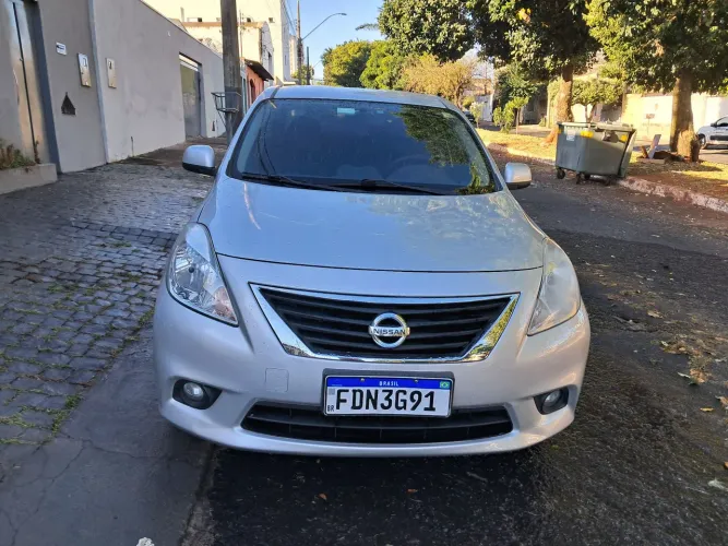Nissan Versa SV 1.6 16V Flex Fuel 4P Mec. 2013