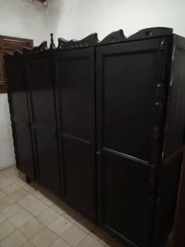 Guarda-roupa colonial