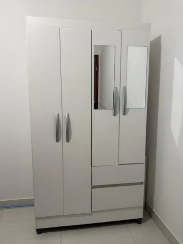 Guarda-Roupa Solteiro 4 Portas com Espelho Branco e 2 Gavetas