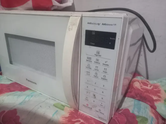 Vende-se climatizador de 70 litros climart e um microondas