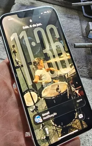 iPhone 13 128gb com traseira trincada