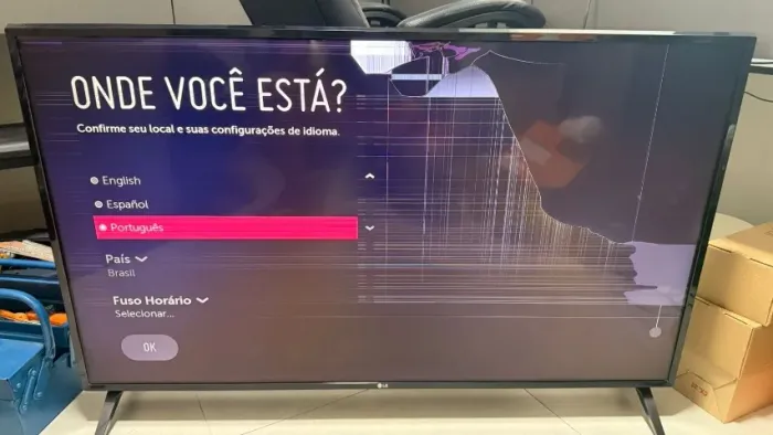 Vendo Smart TV LG 49" com Tela Trincada